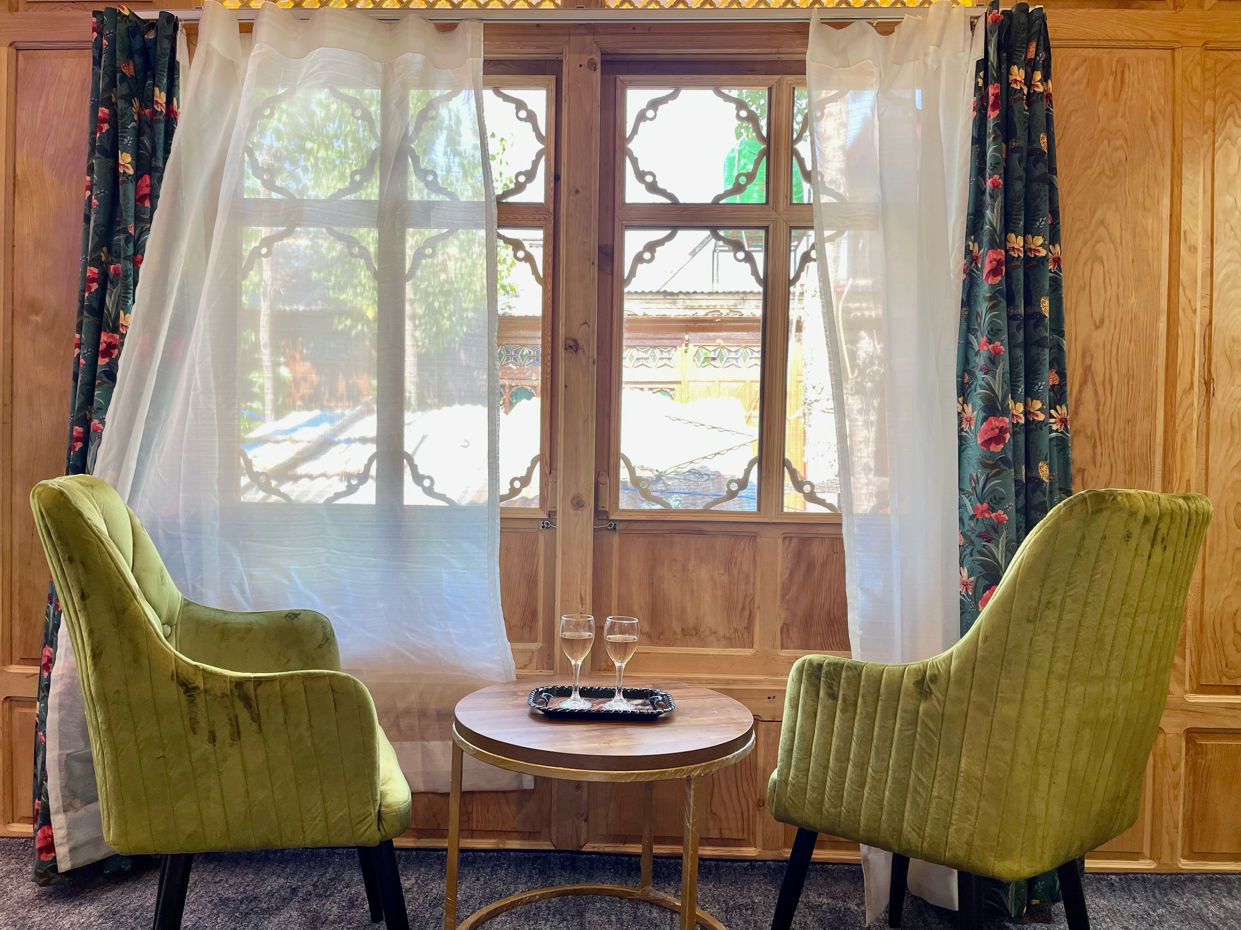 The Apollo 11 Heritage Luxury Houseboat, Srinagar - Tap to explore photos