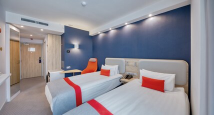 Holiday Inn Express Yerevan Room Type - 2 Single Standard with Free Breakfast
