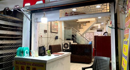 Hotel Jain Palace Room Type - Deluxe King Bed Room with Air Conditioning