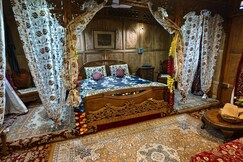 house boat hilton kashmir