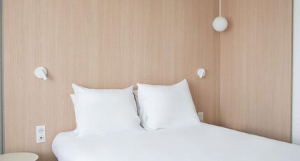 Novotel Macon Nord Room Type - Superior room with 1 double-size bed and sofa Novotel Macon Nord Room Type - Superior room with 1 double-size bed and sofa