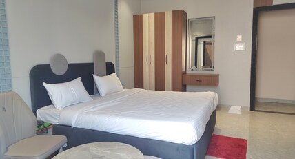 HOTEL SHYAM INN Room Type - Luxury Room with Balcony and RV View
