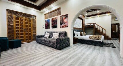 Flickerz Inn Room Type - Family Suite