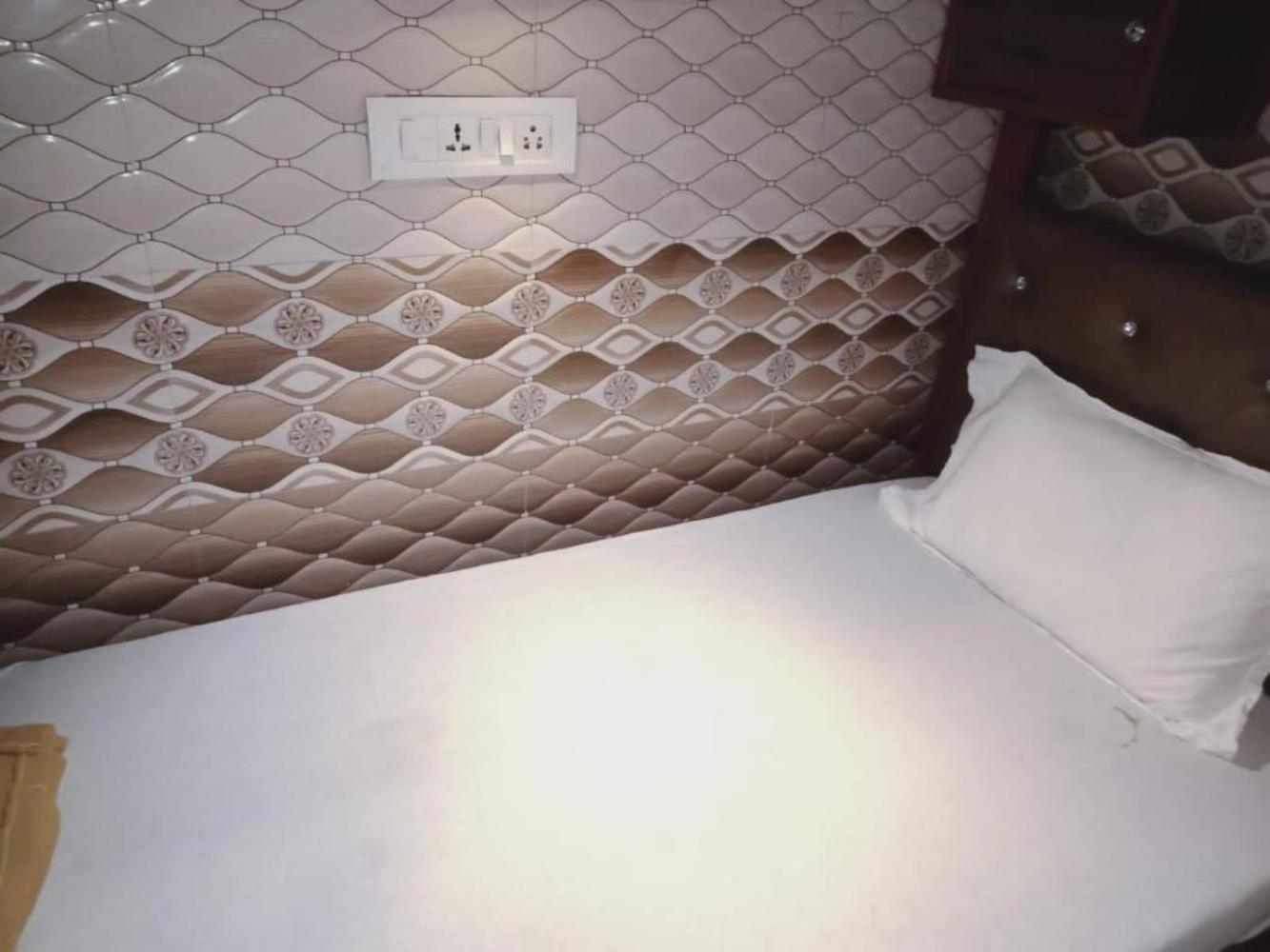 New Metro Inn Dormitory - Tap to explore photos
