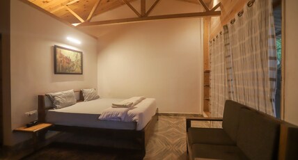 Village Utopia Retreat Room Type - Pinewood Cottages with Balcony