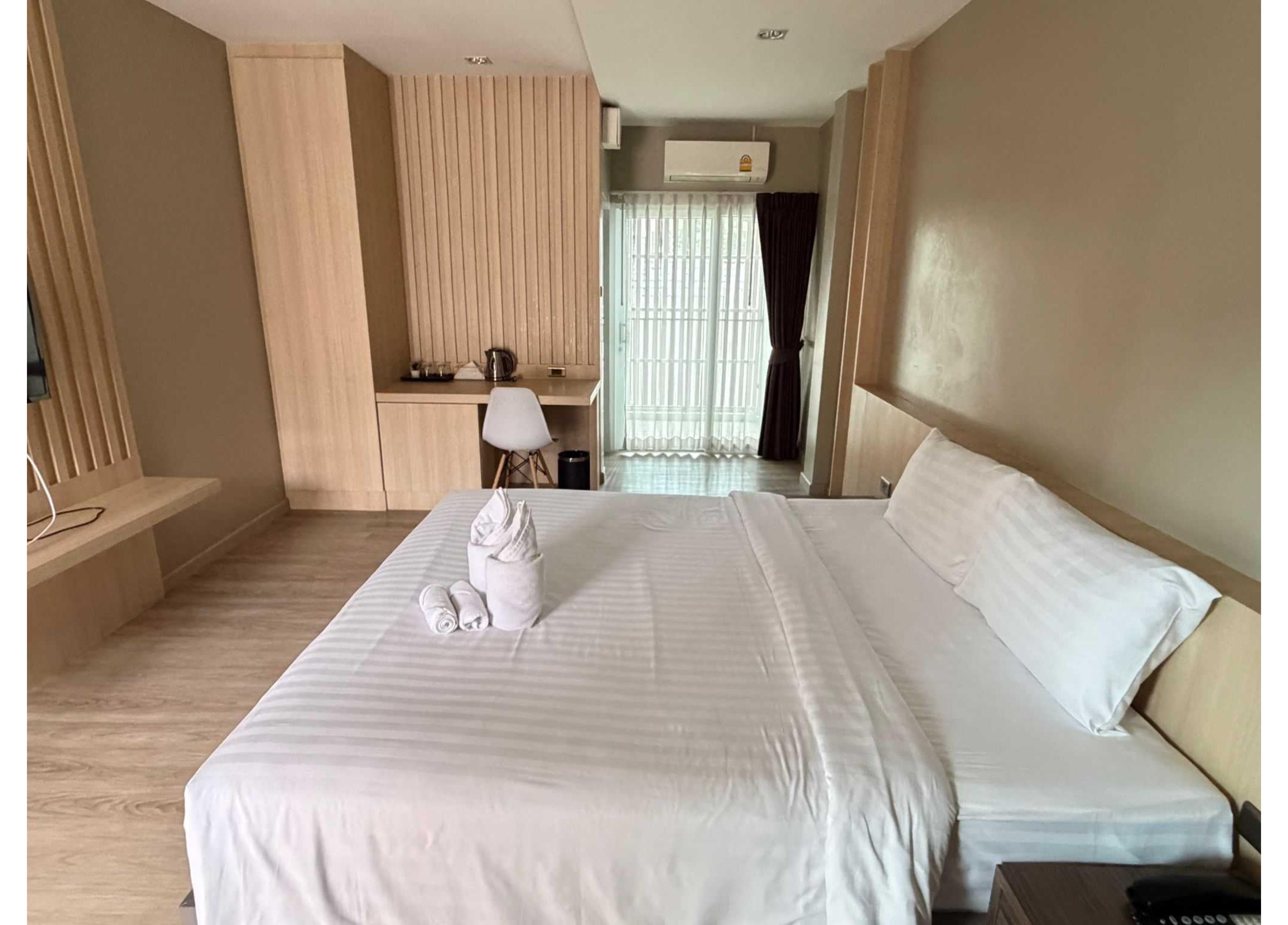 Palette La Route Residence Pattaya - Tap to explore photos