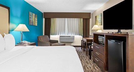 Best Western Baraboo Inn Room Type - 1 King Bed, Non-Smoking, Flat Screen Television, Chair With Ottoman, Microwave And Refrigerator, Wi- Best Western Baraboo Inn Room Type - 1 King Bed, Non-Smoking, Flat Screen Television, Chair With Ottoman, Microwave And Refrigerator, Wi-