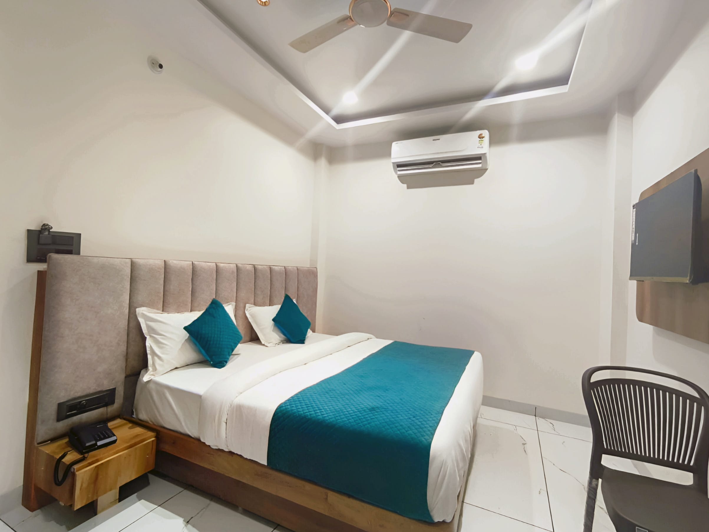 Hotel Venzaa Vijay Nagar - Tap to explore photos