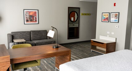 Hampton Inn and Suites Leesburg Room Type - 1KNG STUDIO SOFABED NOSMOK