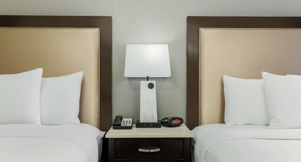DoubleTree by Hilton Austin - University Area Room Type - 2 QUEEN BEDS NONSMOKING