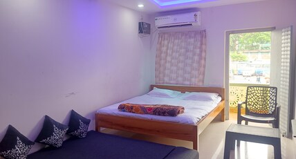 Hotel Grand View Room Type - Ac Luxury Family Room with Balcony