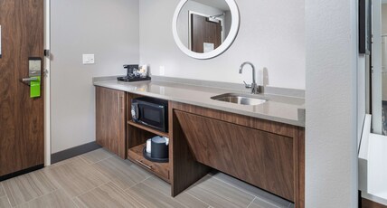 Hampton Inn & Suites by Hilton Conway Room Type - KING W  FRIDGE MICROWAVE