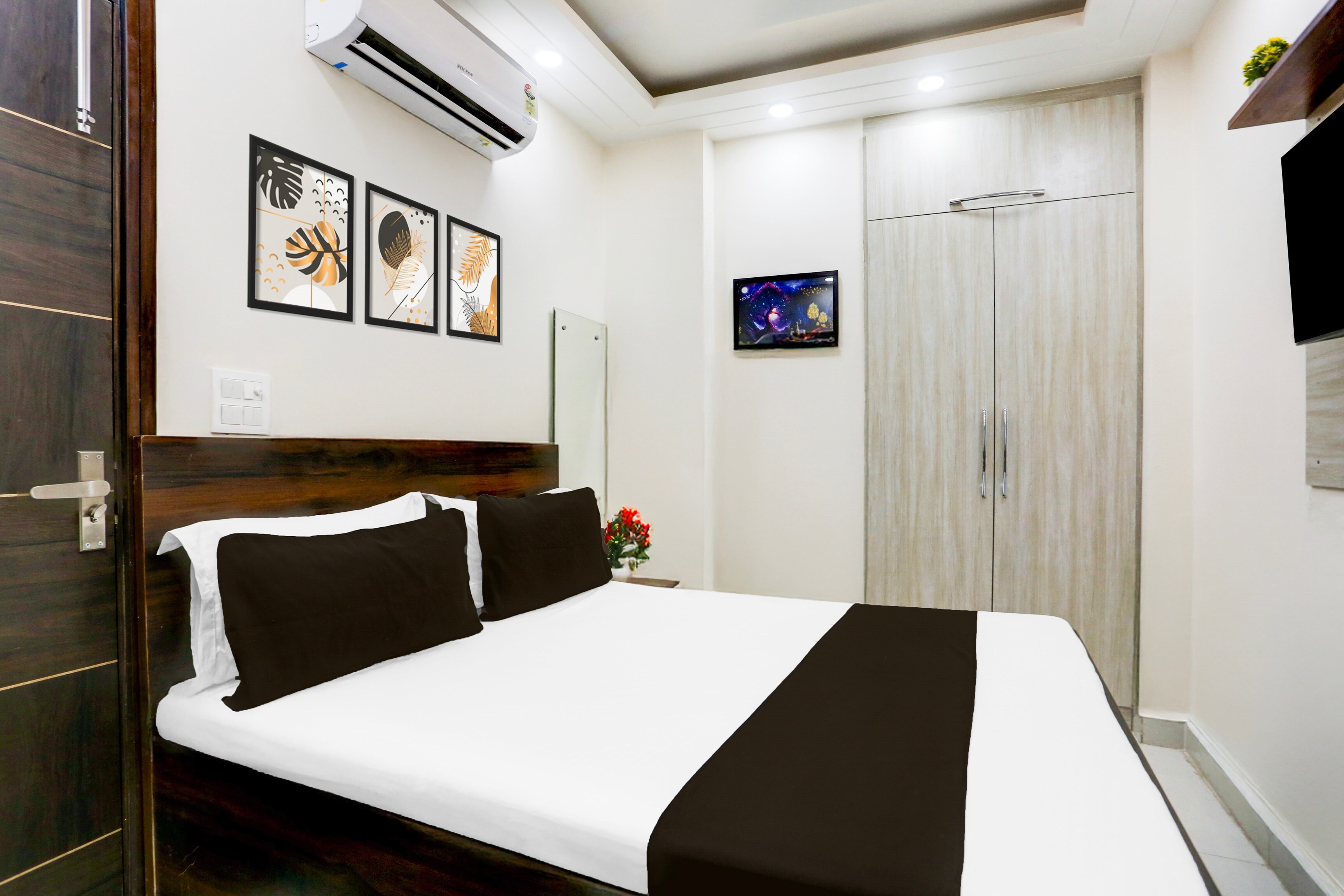 Hotel O The Escape Studio - Tap to explore photos