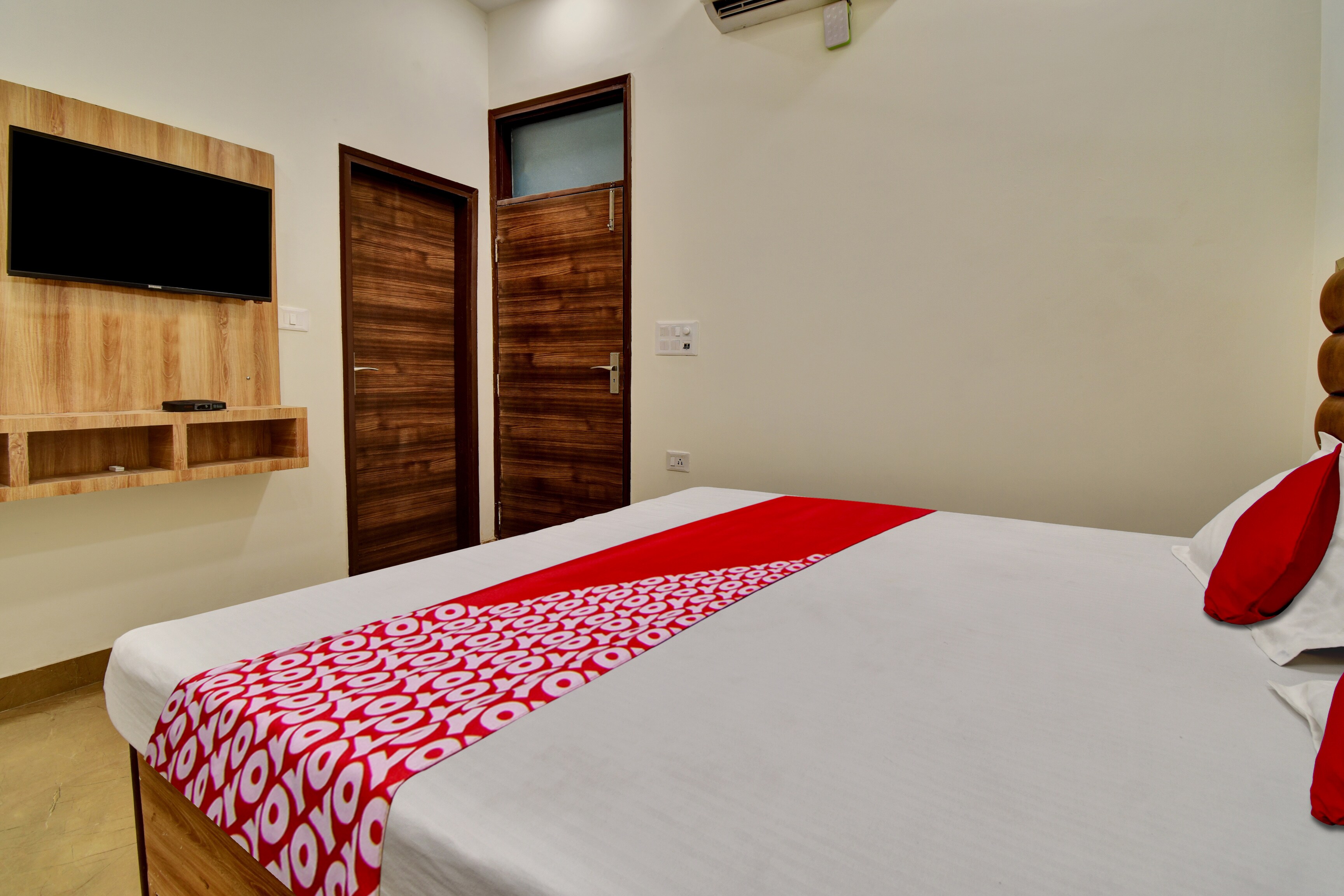 Hotel O Sukoon B&B - Tap to explore photos
