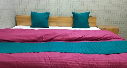 TajStreet Hostel Room Type - Standard Double Room (unit 2)