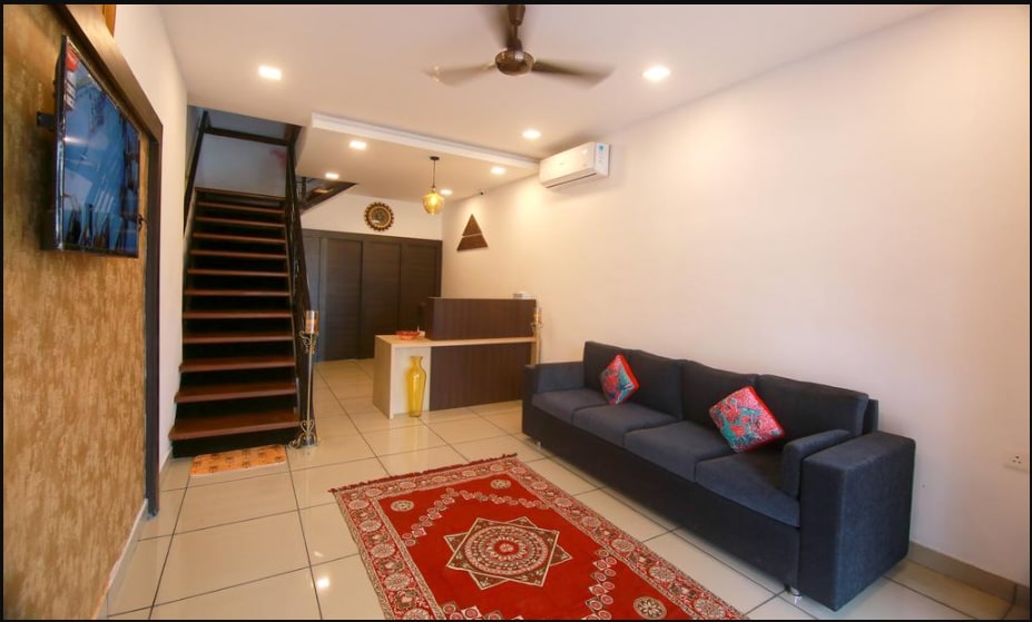 The Metro Pod Backpackers AC Hostel - Tap to explore photos