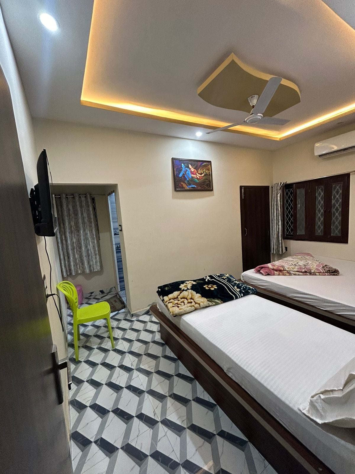 Abhinandan Guest House - Tap to explore photos