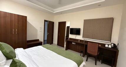 Five Elements Haridwar @Har Ki Pauri Road Room Type - Deluxe Double Suite Room