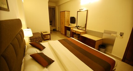Hotel Parkway Deluxe Room Type - Premium Room.