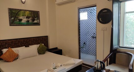 Max Guesthouse Room Type - AC Room