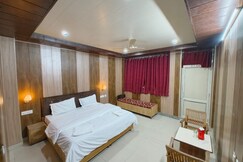 Hotel Khajjiar Regency