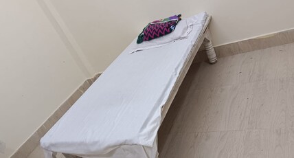 Mahadev Cafe Room Type - Air Cooled Single Bed Room