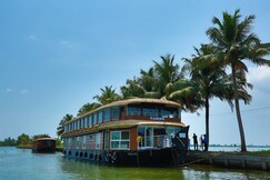 Hills & Cruise Houseboats