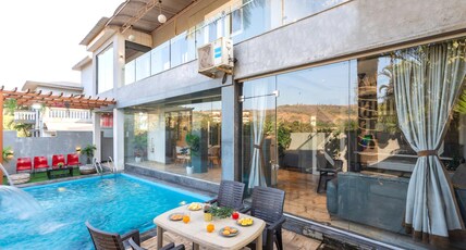 Flareon 4BHK by TensorStays Room Type - Flareon 4BHK by TensorStays