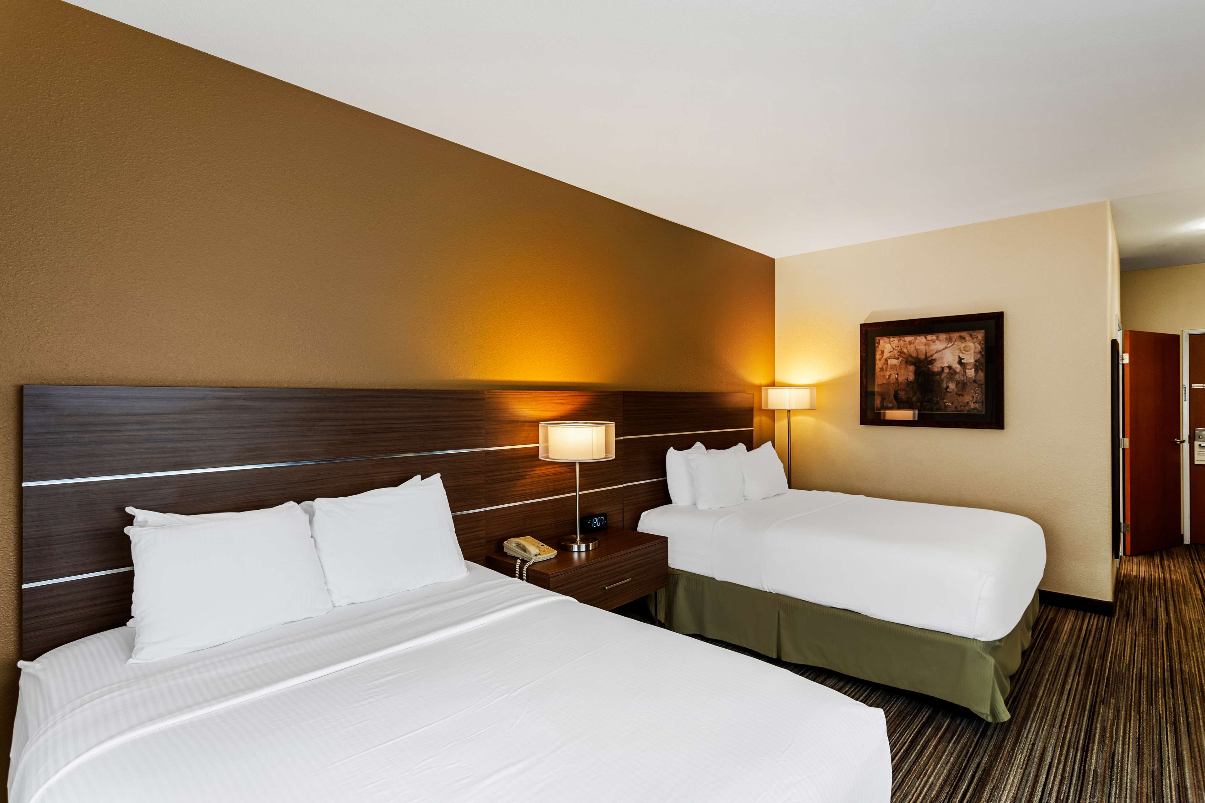 Best Western Rose Quartz Inn - Tap to explore photos