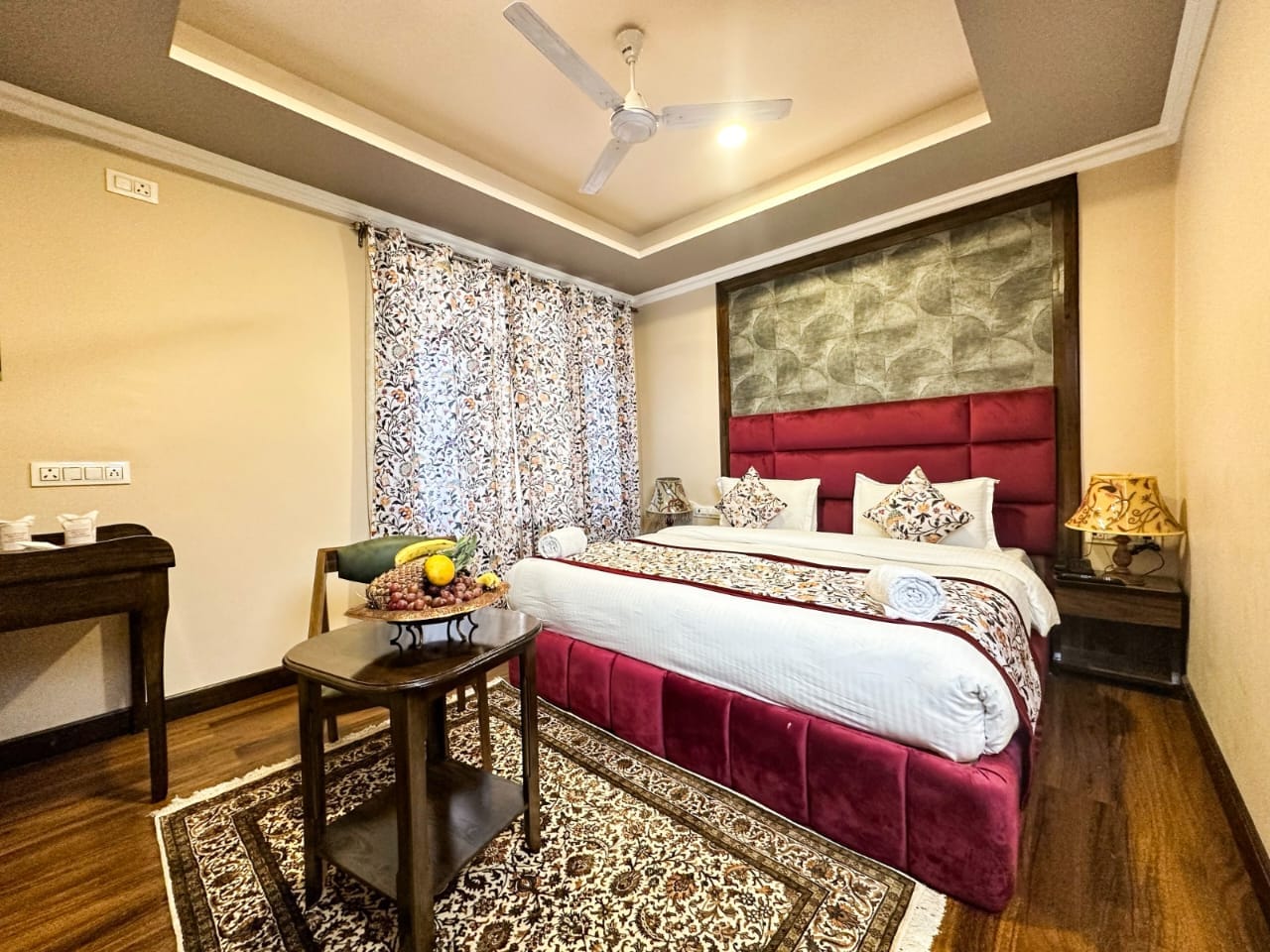 Hotel Zamin Resort - Tap to explore photos