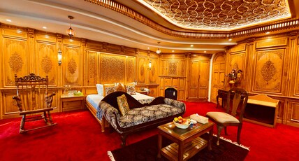 Kashmir Mahal Resorts by Stay Pattern - Dal Lake Room Type - Premier Suite Room with Bathtub