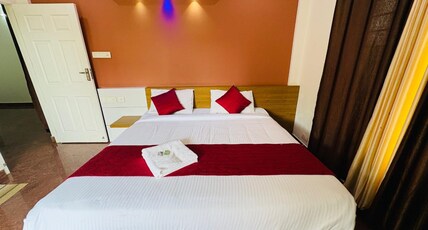 ATHIDHI VILLA Room Type - Deluxe Room with Hill View King Bed