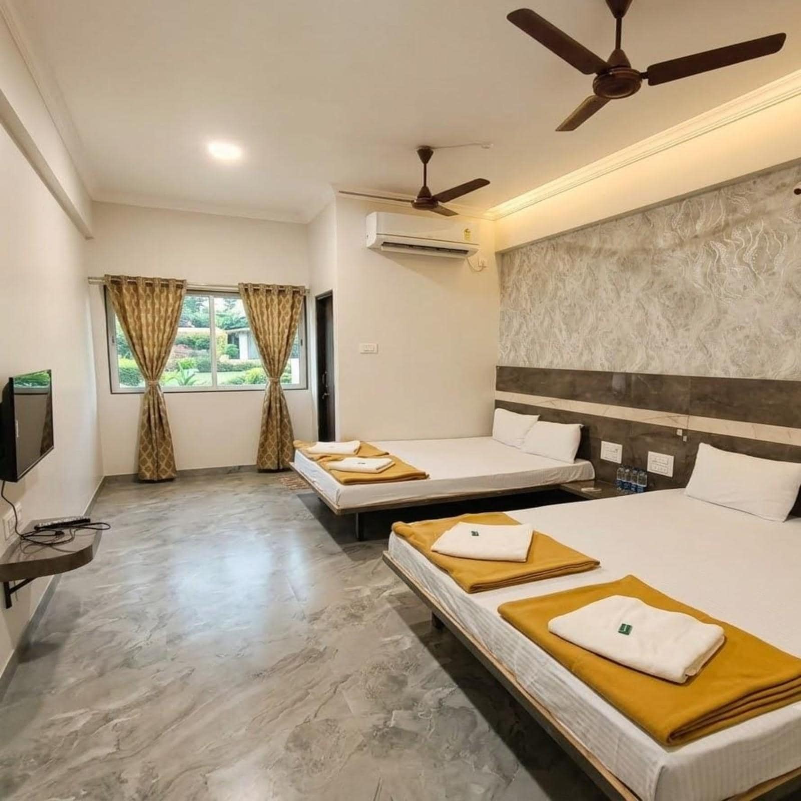 Hotel Grand Vrundavan - Tap to explore photos