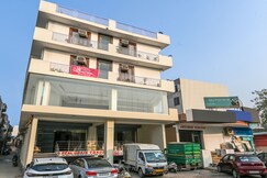 Hotel O Premium Rooms Chhatarpur