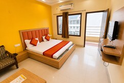 Hotel Atlantic  500 M from Alwar Bus Station