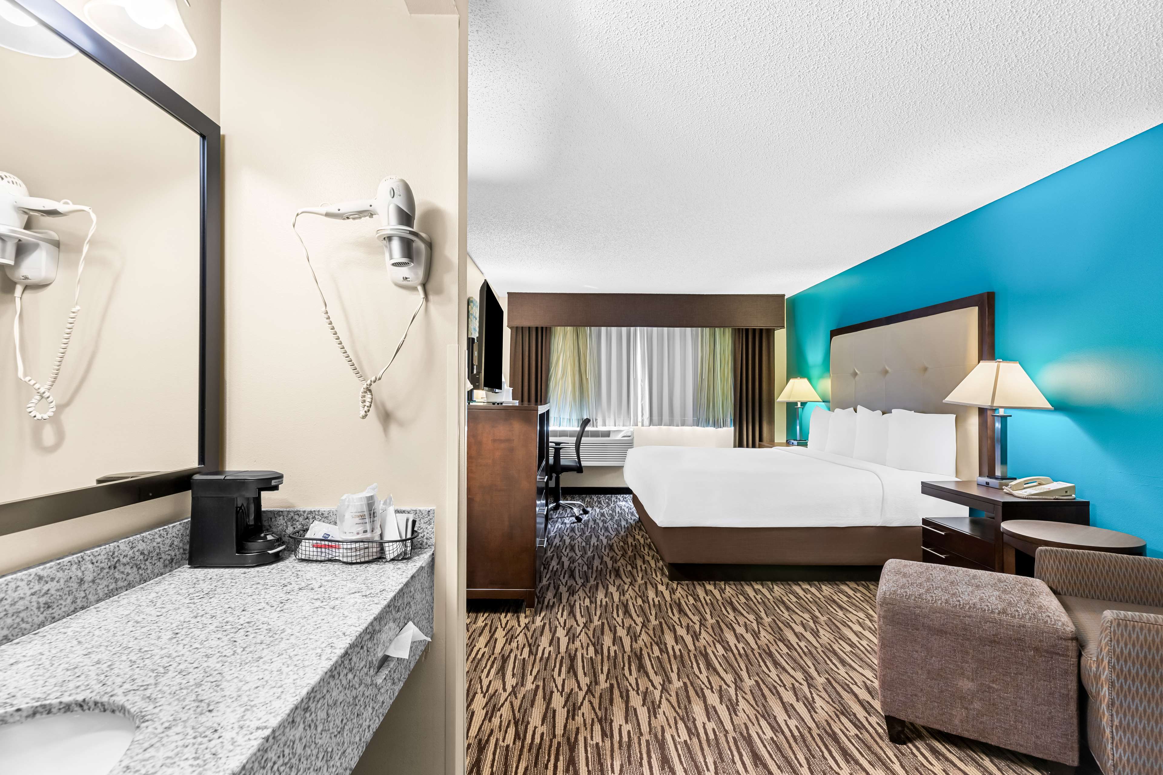 Best Western Baraboo Inn - Tap to explore photos