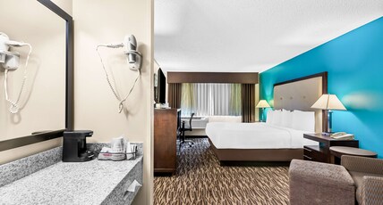 Best Western Baraboo Inn Room Type - 1 King Bed, Non-Smoking, Executive Room, Larger Room, Flat Screen Television, Microwave And Refriger Best Western Baraboo Inn Room Type - 1 King Bed, Non-Smoking, Executive Room, Larger Room, Flat Screen Television, Microwave And Refriger