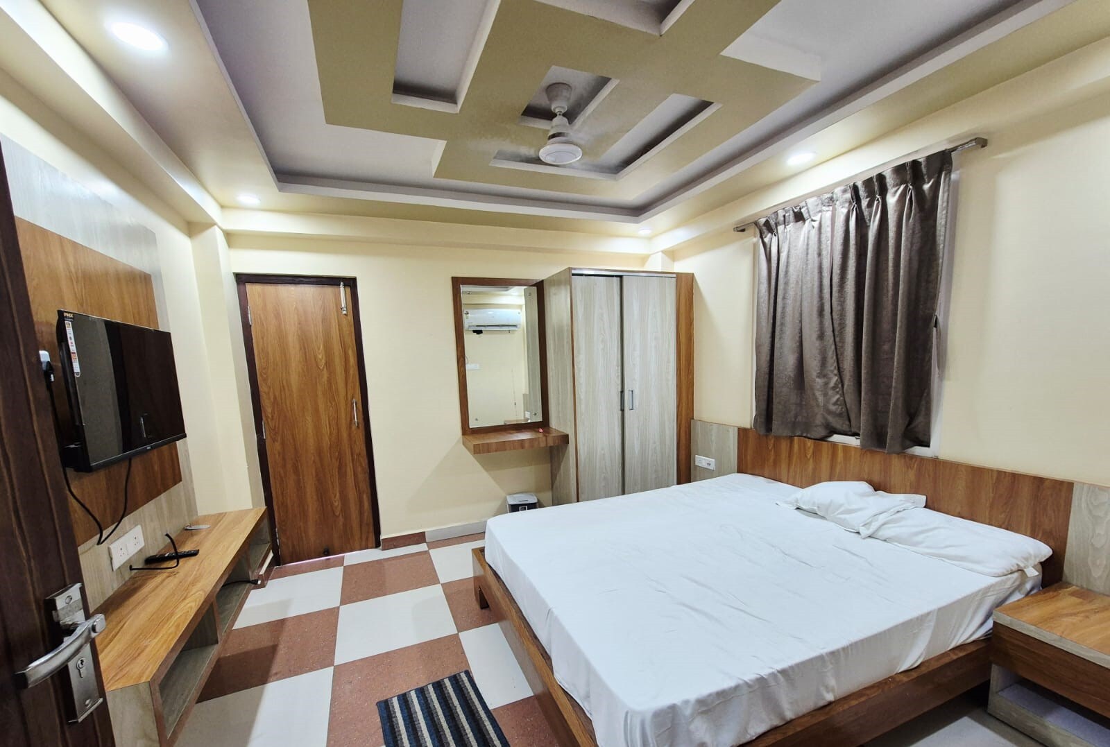 GAJRAJ HOTEL - Tap to explore photos