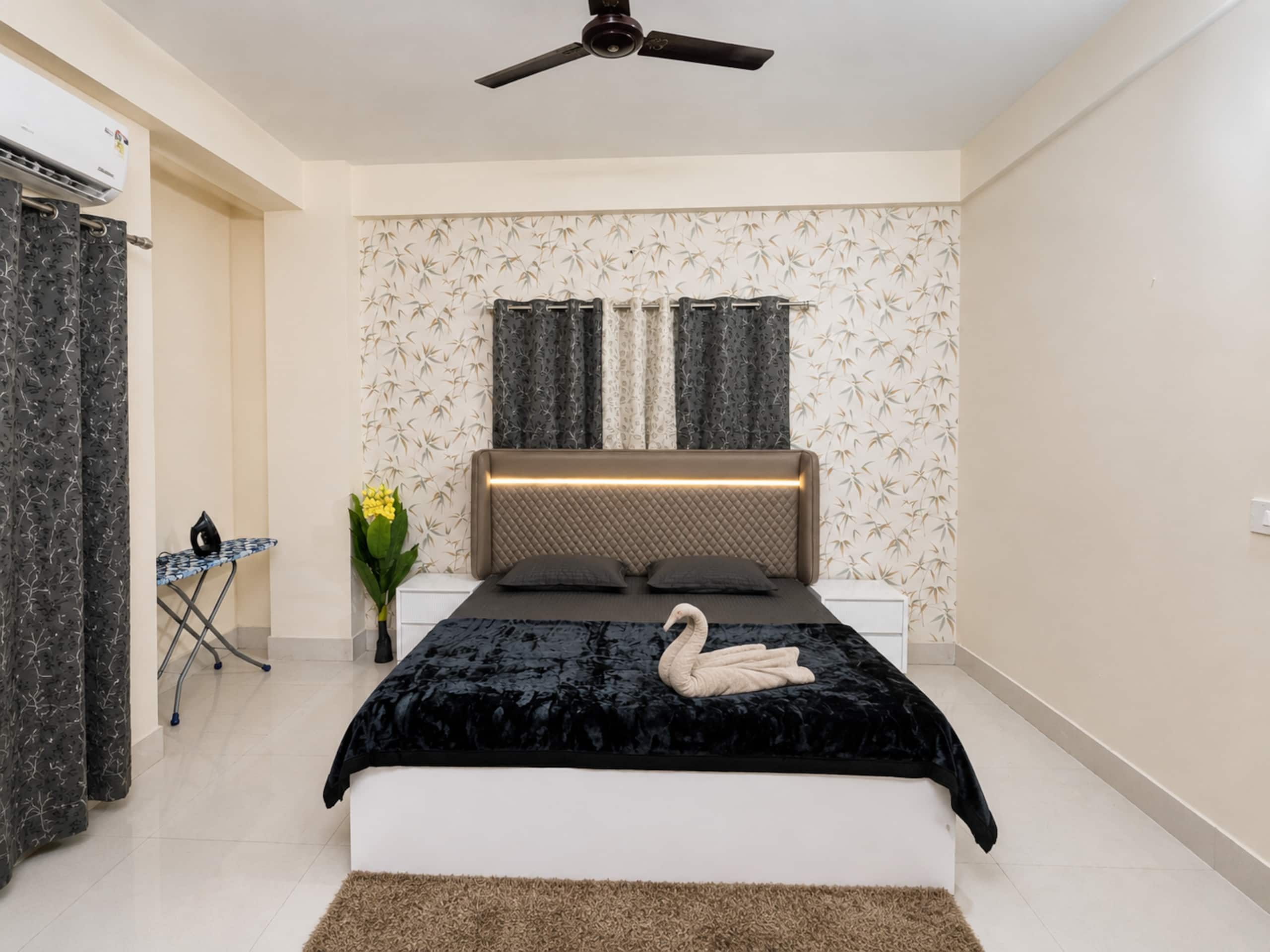 Homlee-Abha 2BHK-Parking-Lift-3KM (KashiTemple) - Tap to explore photos