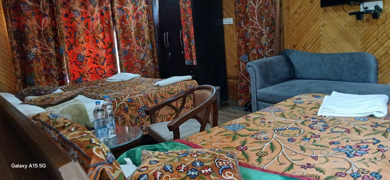 Hotel Queens Park - Tap to explore photos