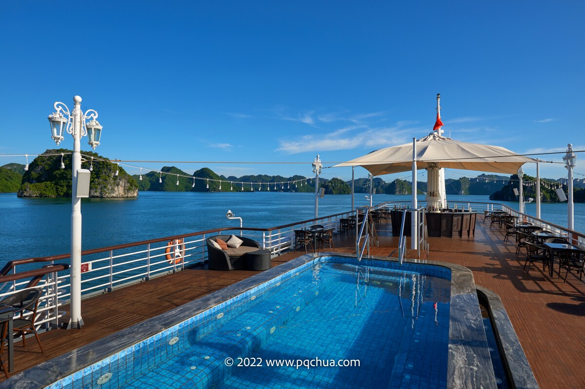 Paradise Elegance Cruise - Tap to explore photos