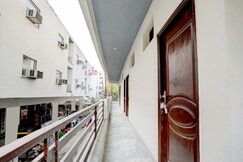 Hotel O Tilak hotel 24 Sector 27 Near by Vinayak Hospital Gali no-6