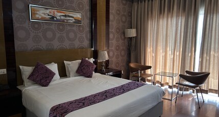 Saffron Hotel Room Type - Premier Suite with Bathtube