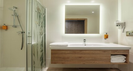 Ibis Styles Krak Room Type - Room with one double bed and one single bed