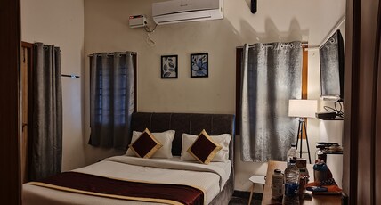 AATHIRA INN Room Type - Deluxe Room