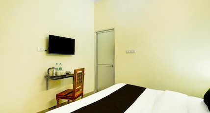 OYO 831023 Pragati Prime Room Type - Classic