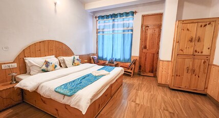 HILLSTONE CAFE & ROOMS Room Type - LUXURY ROOM WITH BALCONY