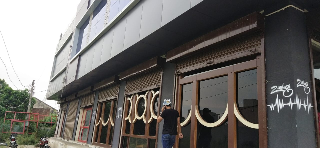 Hotel Amour - Tap to explore photos