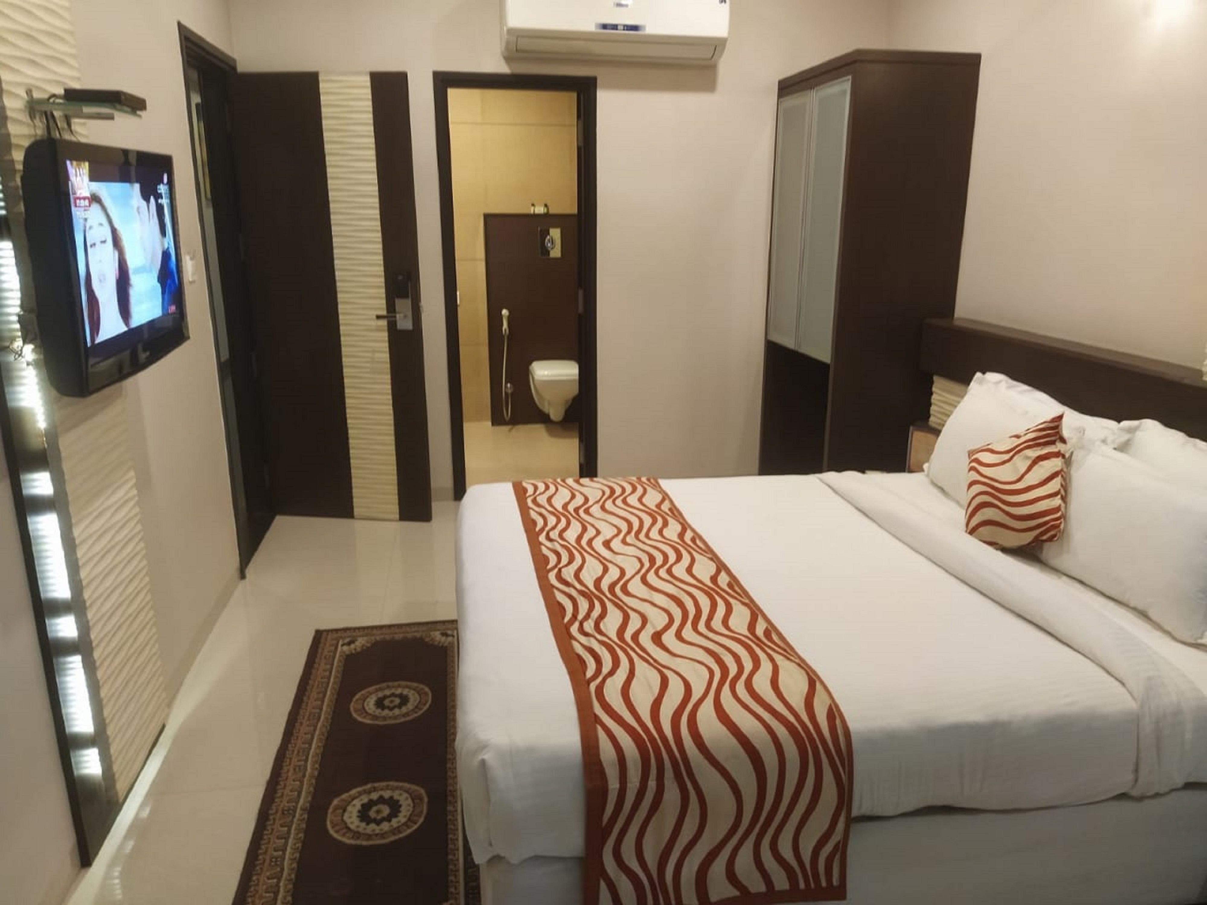 Hotel Shree Narayana By tia - Tap to explore photos