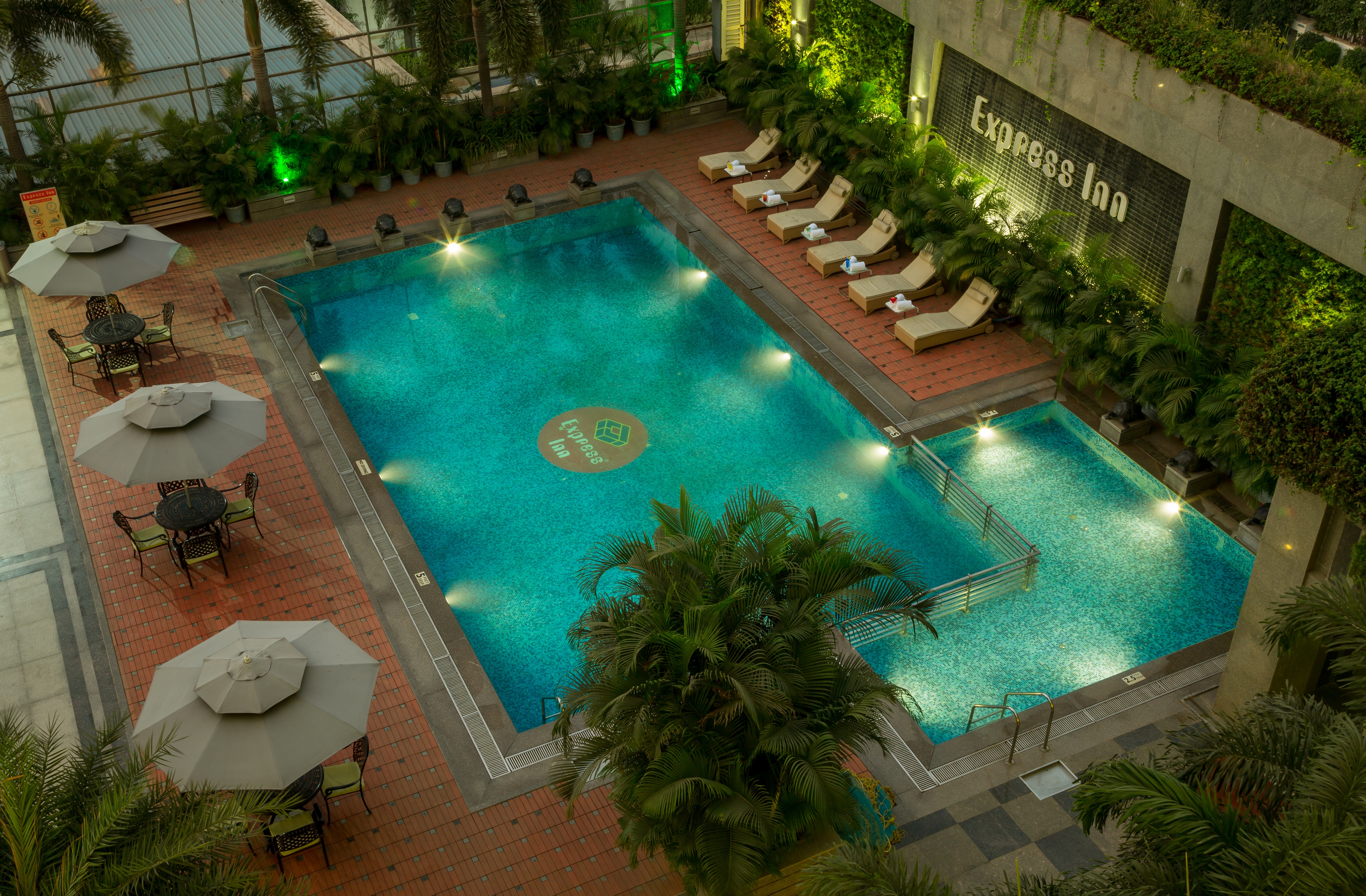 Express Inn The Business Luxury Hotel - Tap to explore photos